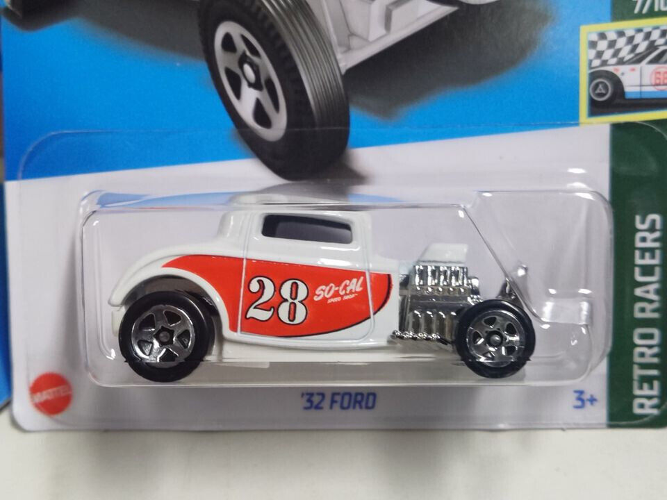 Hot Wheels #124 Retro Racers Series #7 '32 Ford PAINT CHIP ON BACK (Loc J)