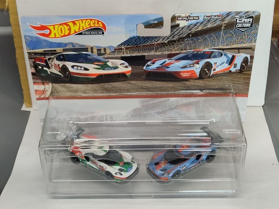 Hot Wheels HCY72 2 Pak Prem '16 Ford GT #67(CASTROL)'16 Ford GT SIDES WRINKLED