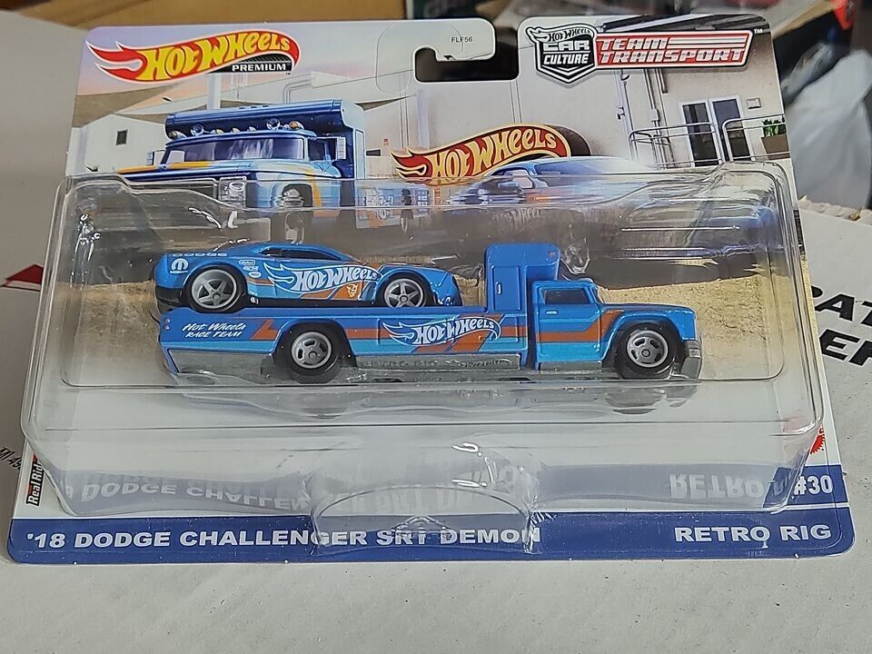 Hot Wheels Team Transport Series #30 '18 Dodge Challenger SRT Demon and Retro Ri