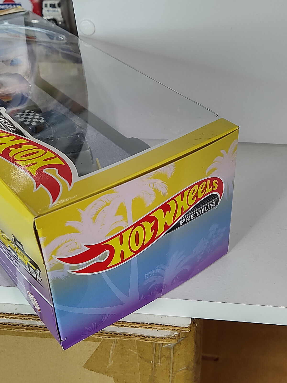 Hot Wheels HCP99 Horizon Haulers 4 Car Box Set SIDE CRUSHED IN/WRINKLED & CREASE