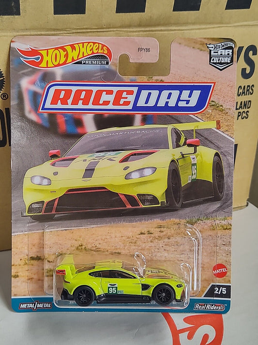 Hot Wheels HKC60 Race Day Series #2 Aston Martin Vantage CORNER CREASED(Bx 17)