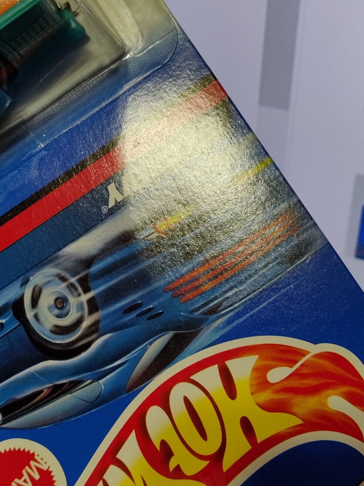 Hot Wheels 2000 #105 '57 Chevy CARD BENT IN CENTER (Loc-A)