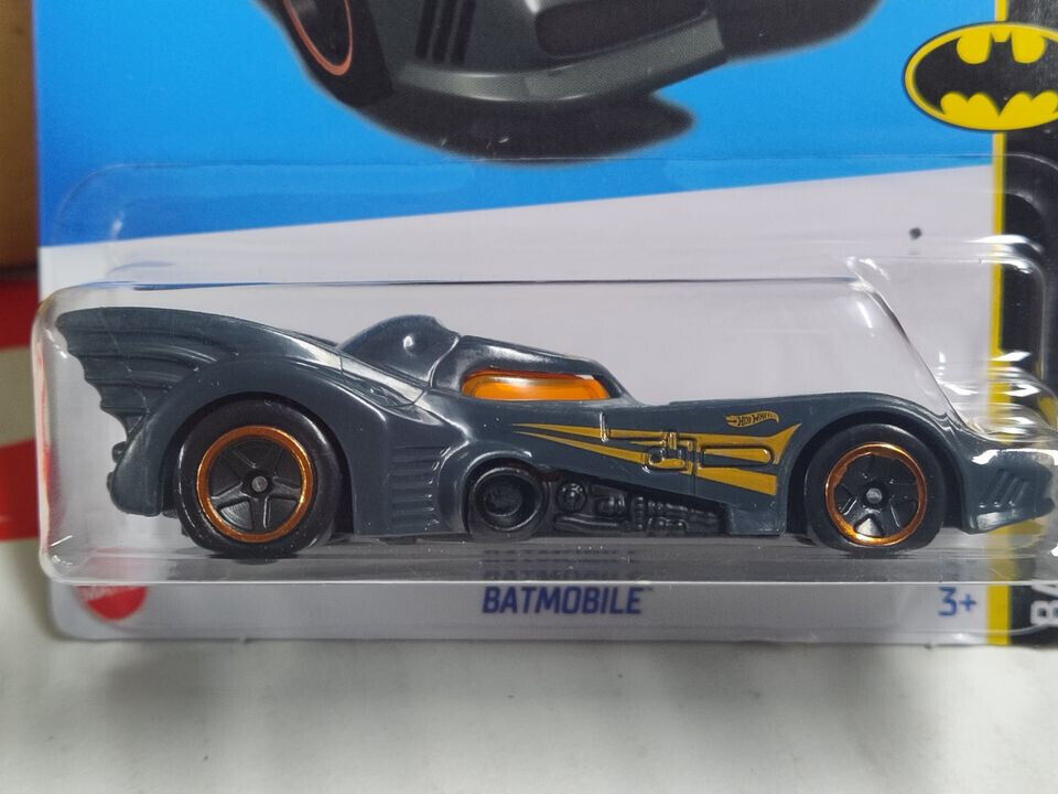 Hot Wheels #103 Batman Series #3 Batmobile PEGHOOK BENT/CREASED (Loc Q)