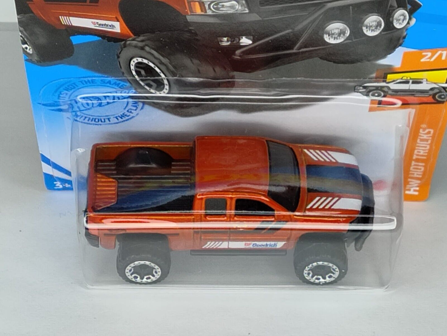 Hot Wheels #185 Mai Hot Trucks Series #2 Chevy Silverado OffRoad LOW CORNER BENT