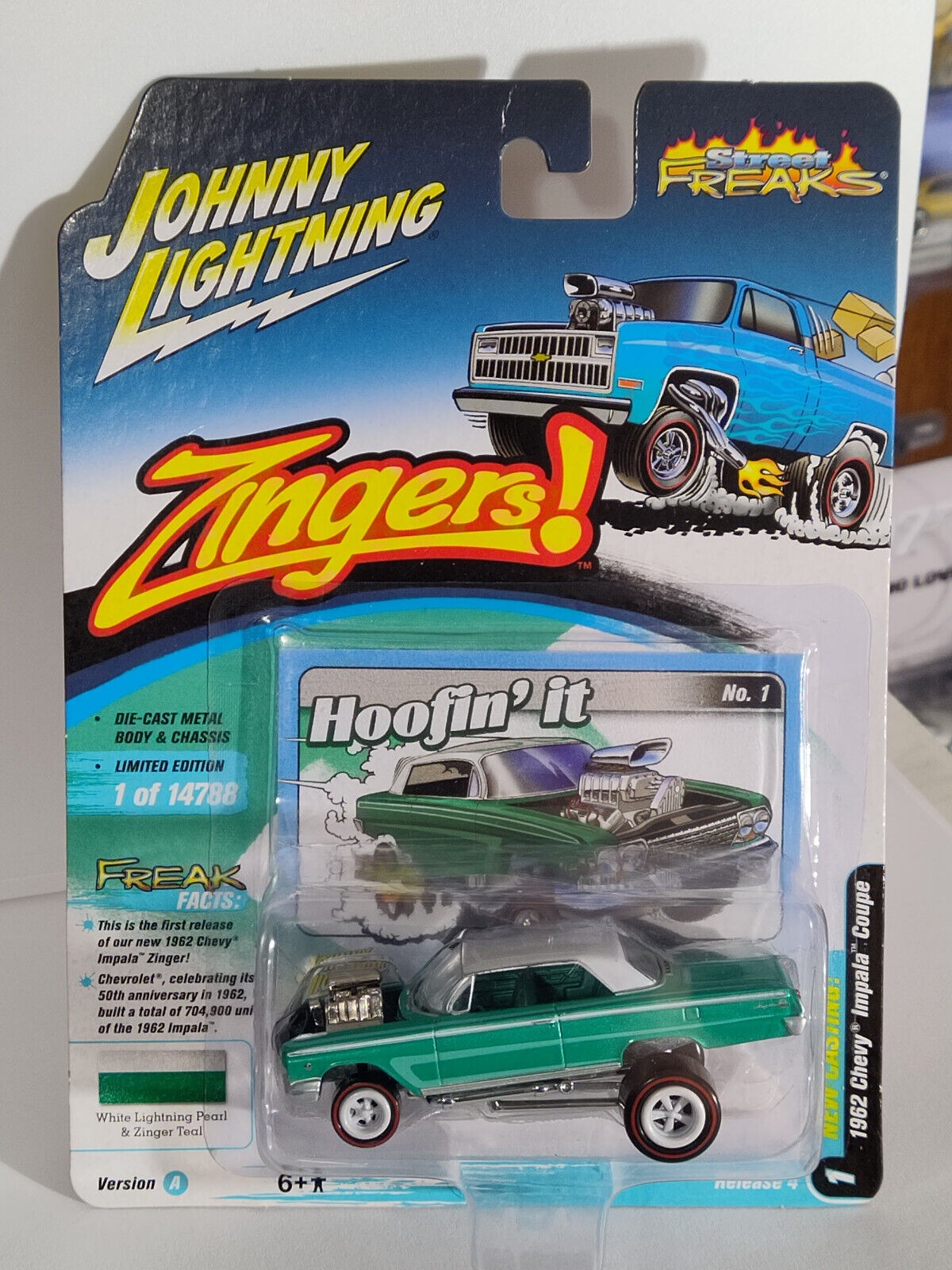 Johnny Lightning Zingers 1962 Chevy Impala Coupe PGHK CREASED