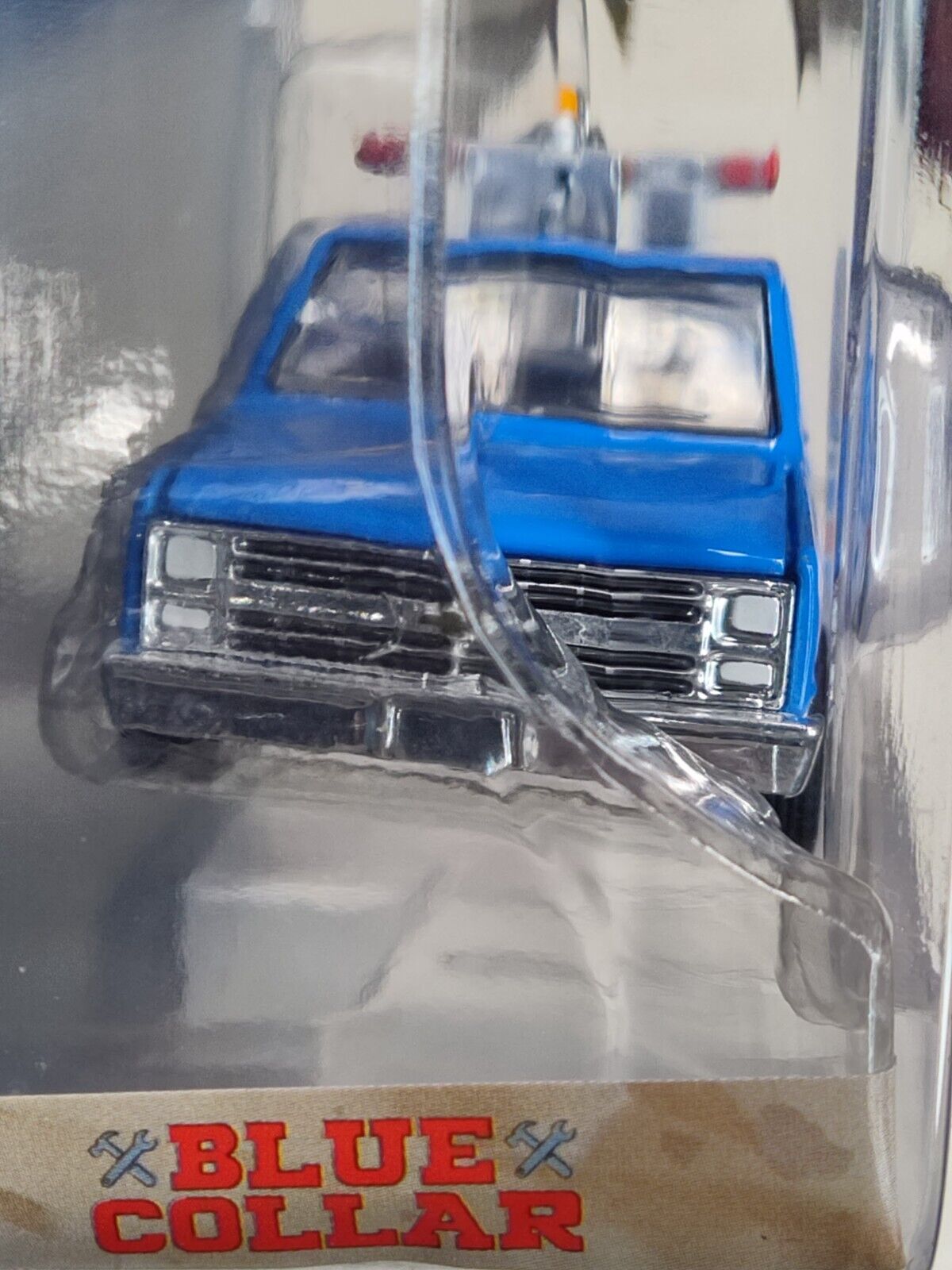 GreenLight Blue Collar Series CHEVRON  1983 Chevrolet C20 Scottsdale  1:64 Scale