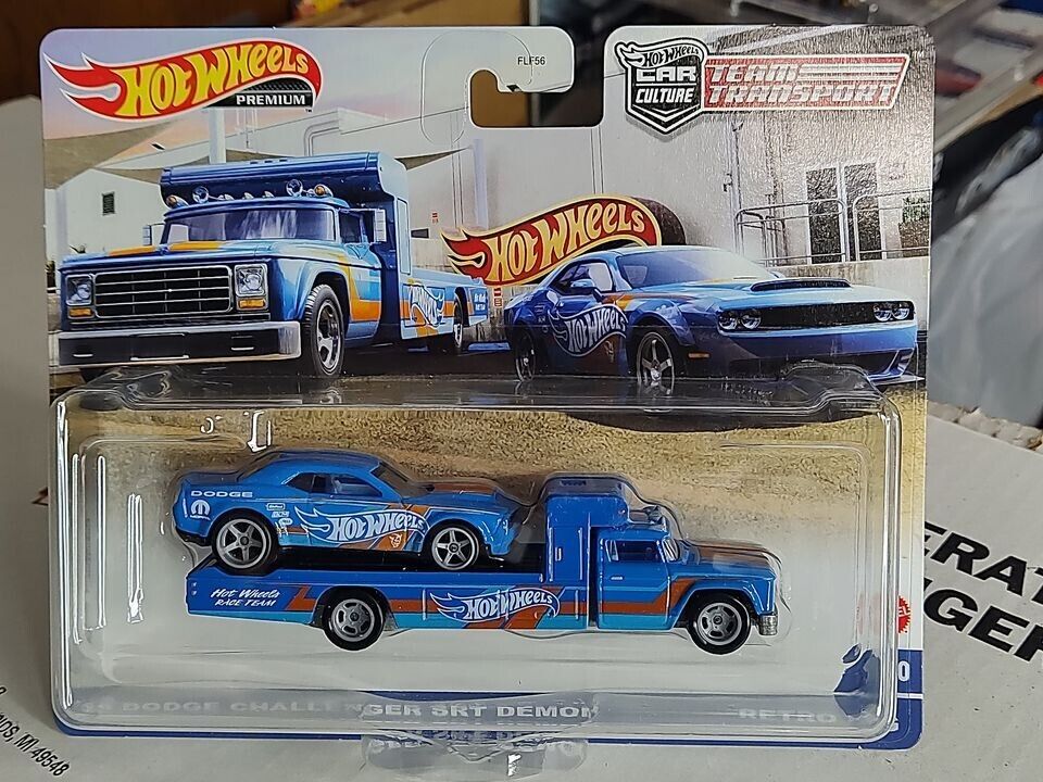 Hot Wheels Team Transport Series #30 '18 Dodge Challenger SRT Demon and Retro Ri