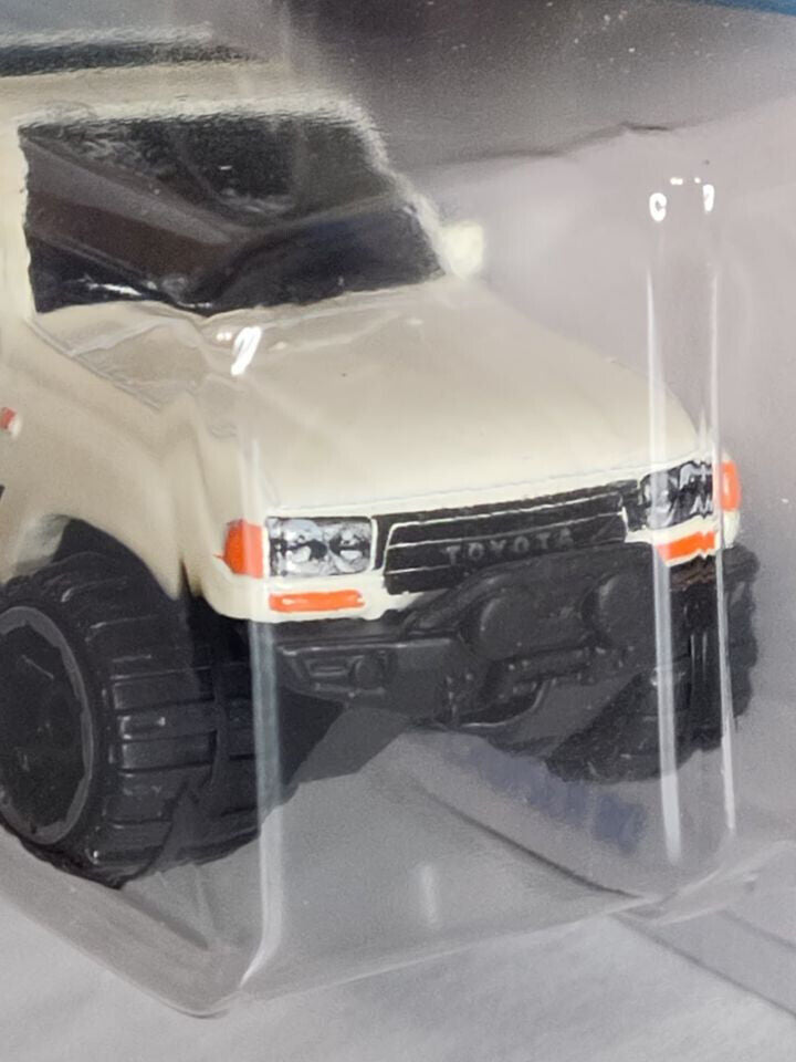 Hot Wheels #204 Then and Now Series #3 Toyota Land Cruiser 80 BLSTR WRINK(Wall 2