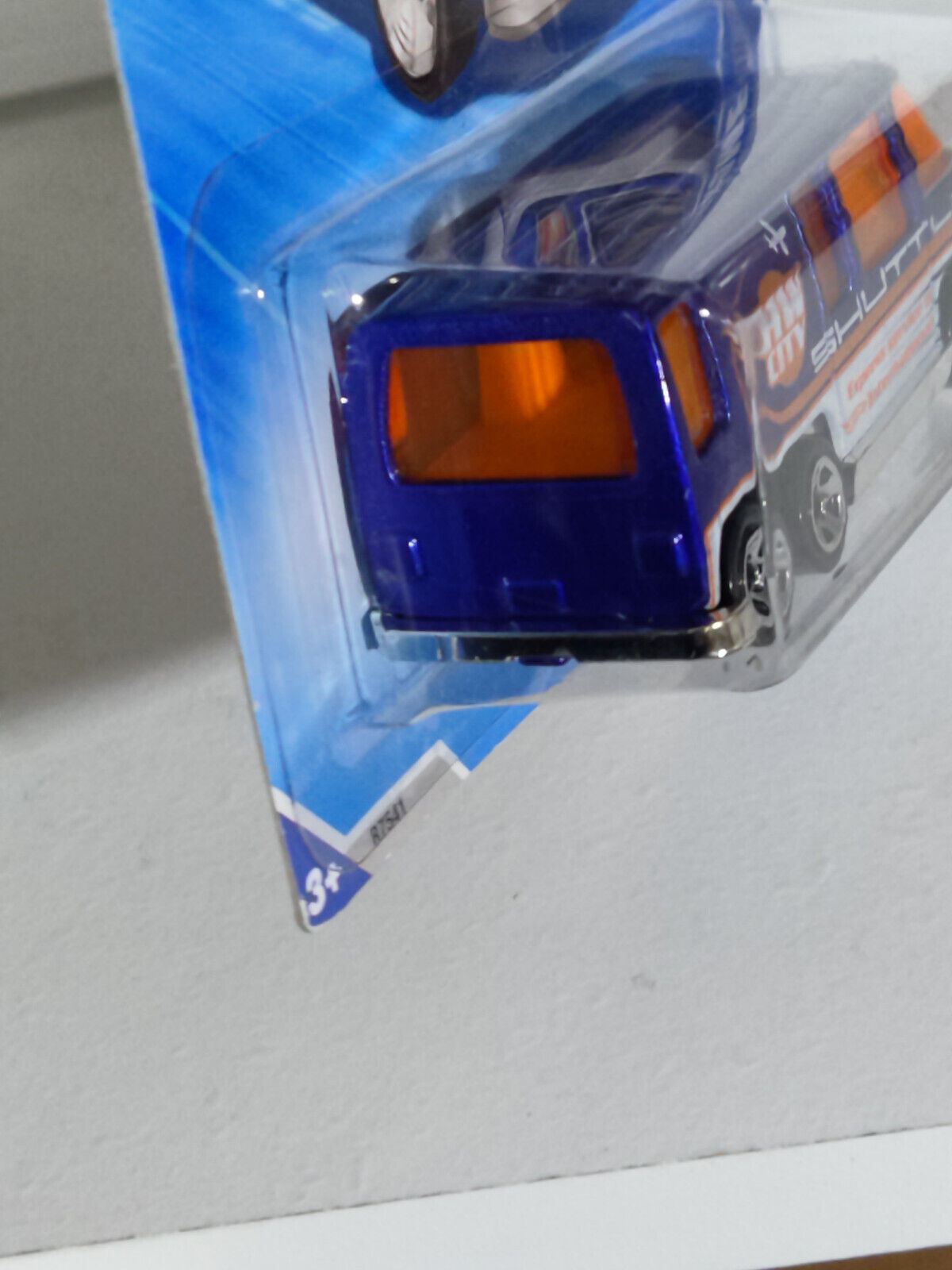 Hot Wheels #116 City Works Series #8 GMC Motorhome BLISTER WRINKLED (Loc L)