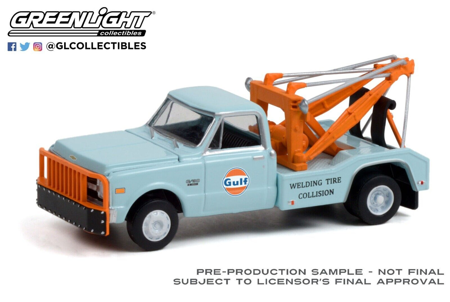 Greenlight GULF 1969 Chevy C-30 Dually Wrecker. Non functionaling wrecker