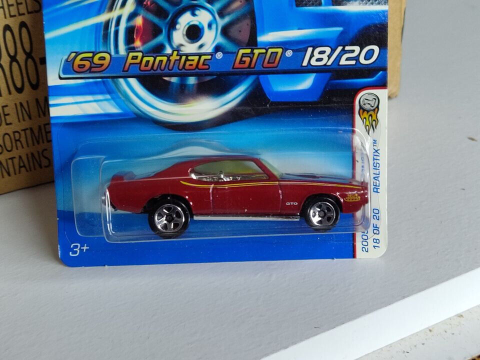 Hot Wheels 2005 #018 First Editions #18 '69 Pontiac GTO SMALL CREASE (Loc A)