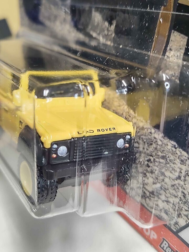 Hot Wheels GJP86 Wild Terrain Series #4 Land Rover Defender 110 Hardtop(Box 33)