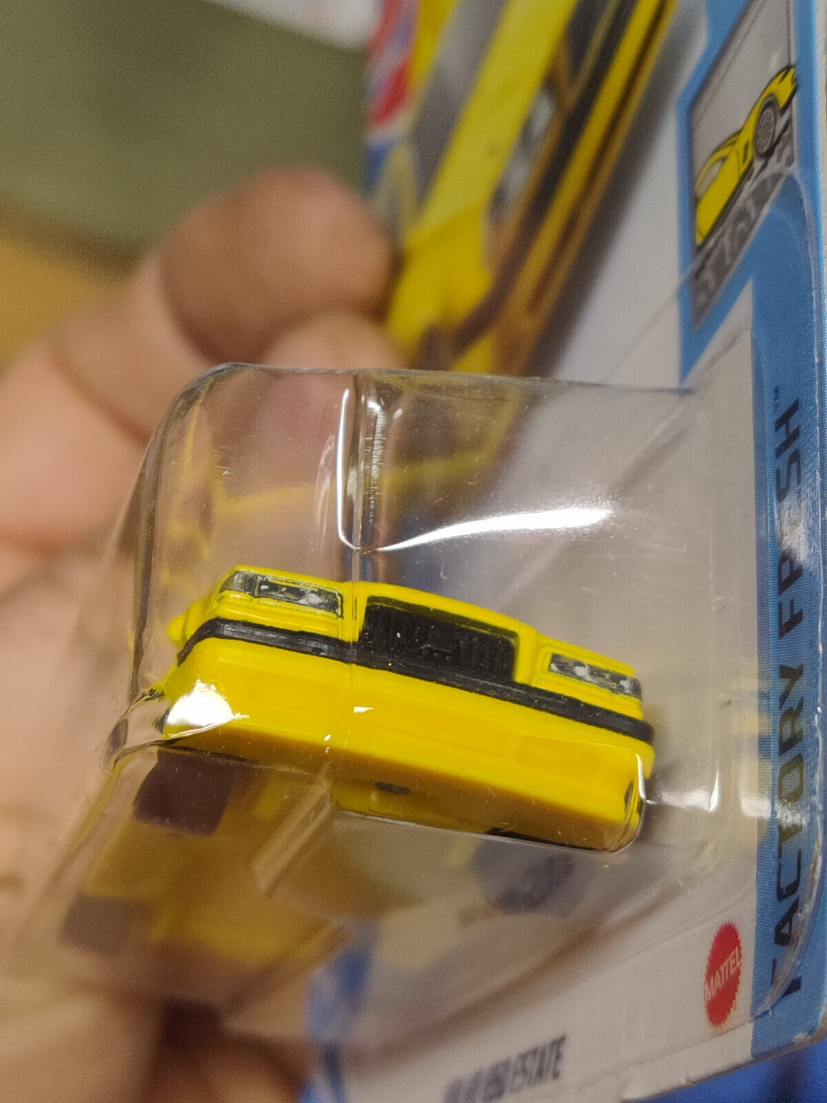 Hot Wheels #043 Mainline Factory Fresh Series #2 Volvo 850 Estate Yellow