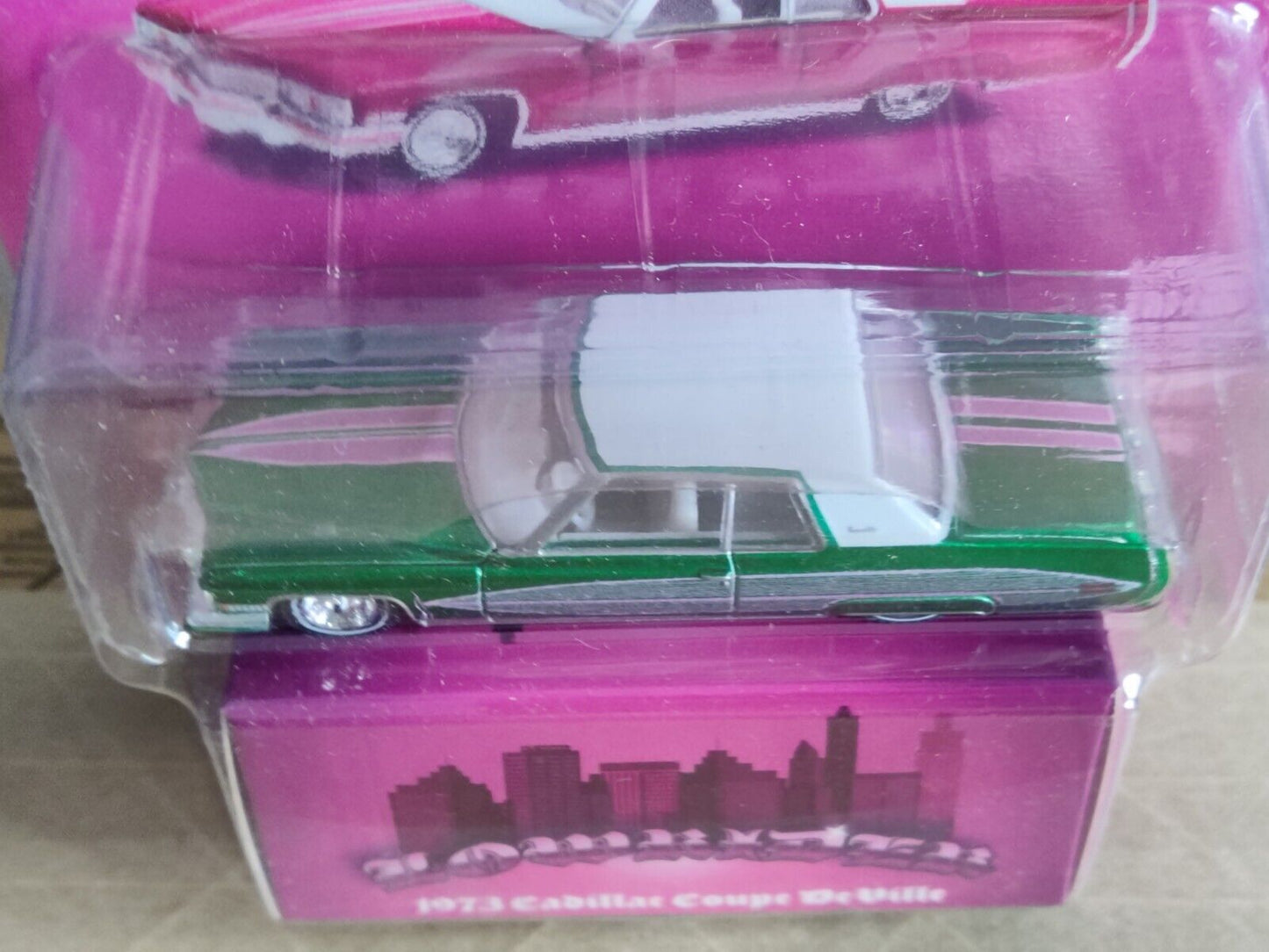 Greenlight MiJo Exclusive LOWRIDERS Series 1973 Cadillac Coupe Deville CHASE