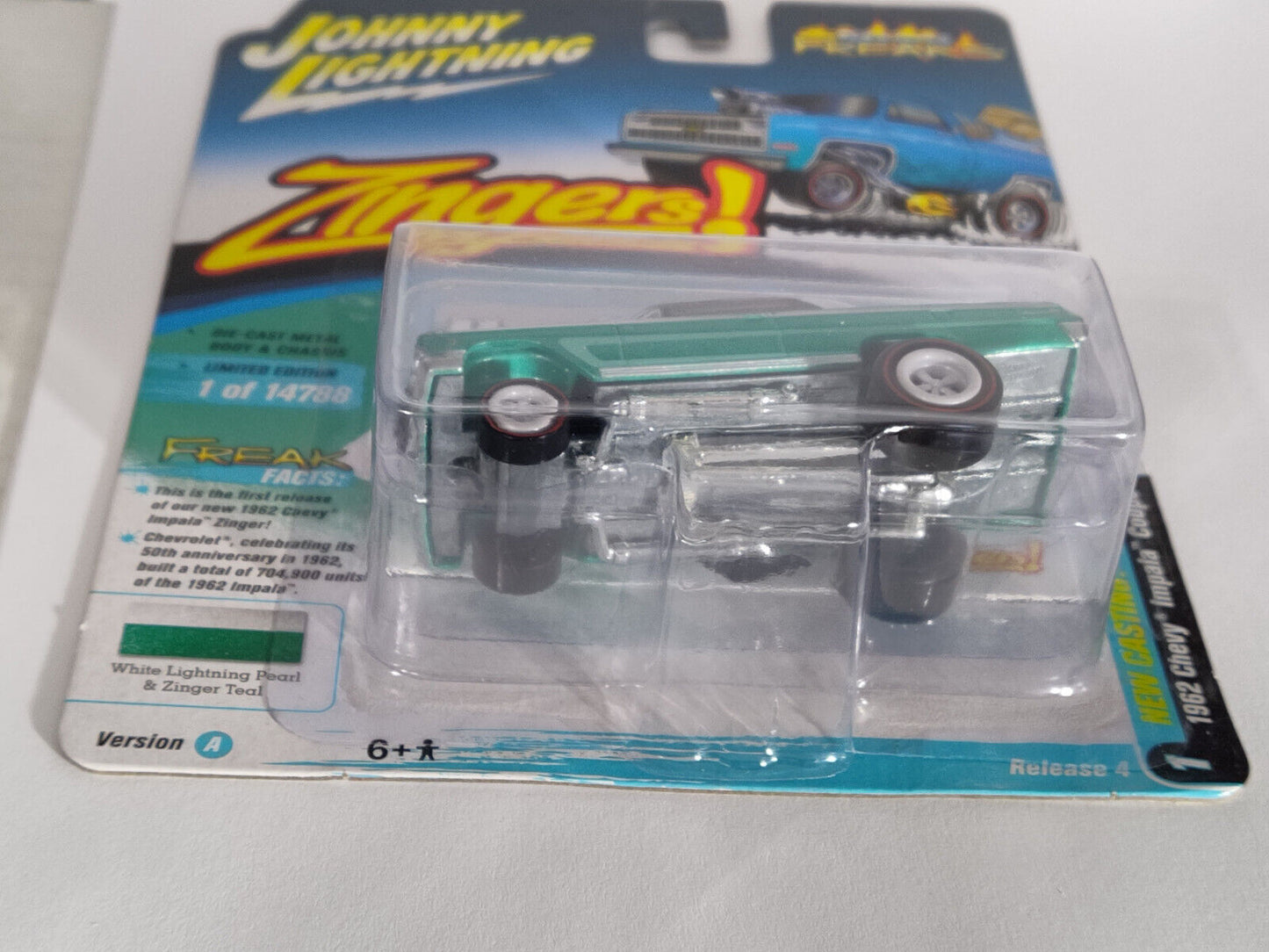 Johnny Lightning Zingers 1962 Chevy Impala Coupe PGHK CREASED