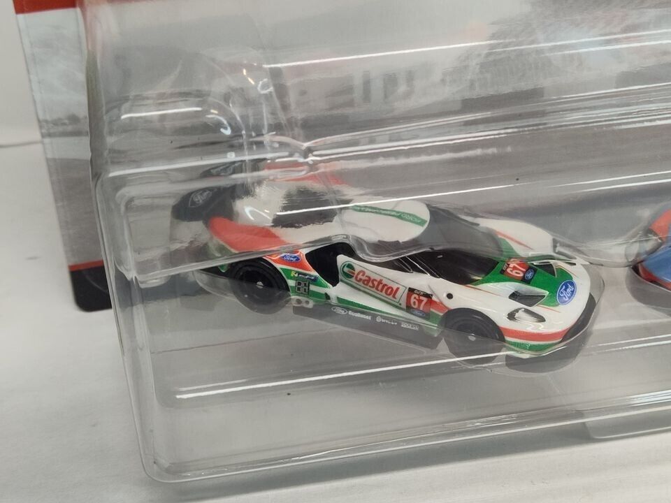 Hot Wheels HCY72 2 Pak Prem '16 Ford GT #67(CASTROL)'16 Ford GT SIDES WRINKLED