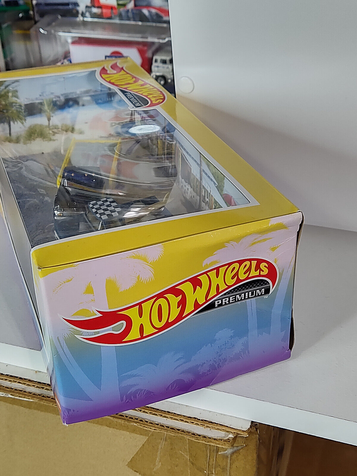 Hot Wheels HCP99 Horizon Haulers 4 Car Box Set SIDE CRUSHED IN/WRINKLED & CREASE