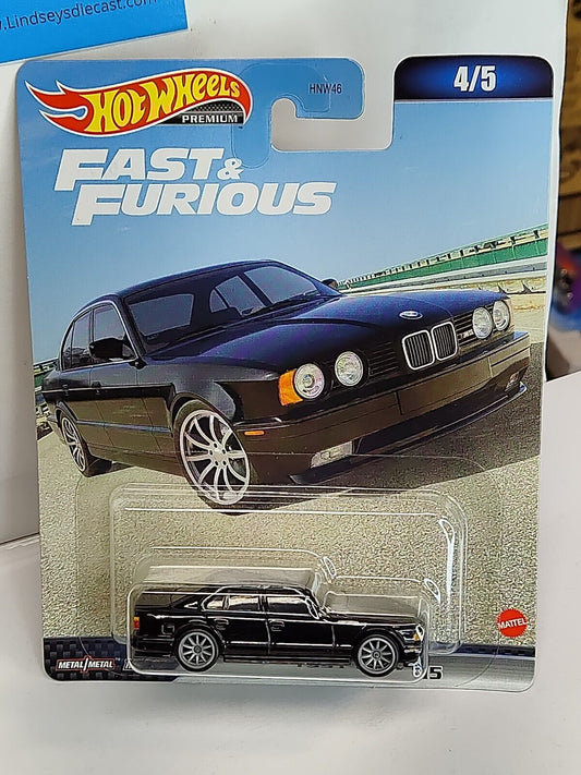 Hot Wheels HKD28 Fast and Furious Series #4 1991 BMW M5 CORNER CREASED (Box 31)