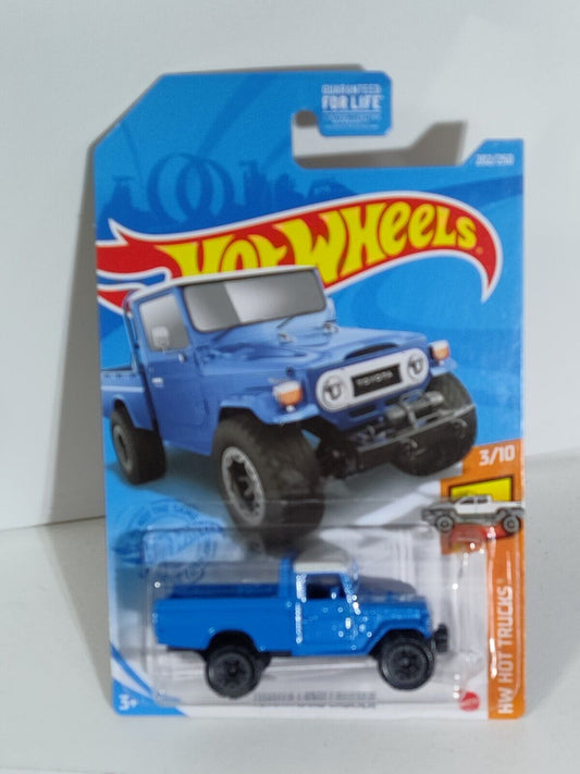 Hot Wheels #202 Hot Trucks Series #3 Toyota Land Cruiser CARD CREASED/BLSTR CRUS