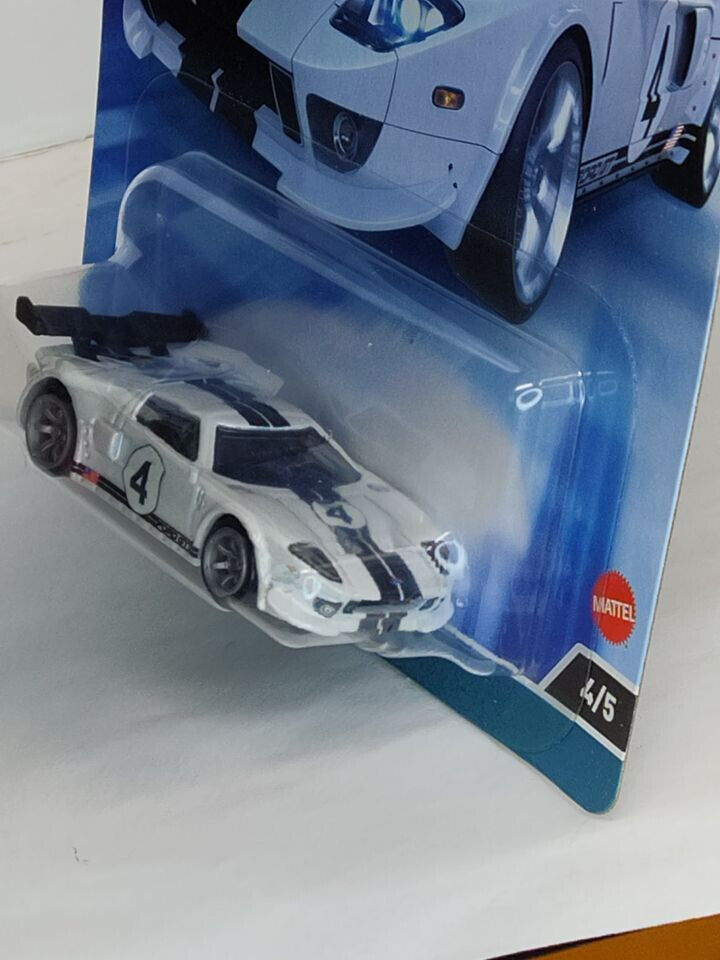 Hot Wheels HKC46 Speed Machines Series #4 Ford GT LIGHT CREASES DOWN CENTER CARD