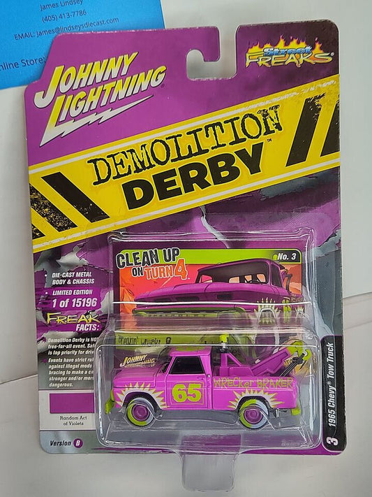 Johnny Lightning Demolition Derby 1965 Chevy Tow truck