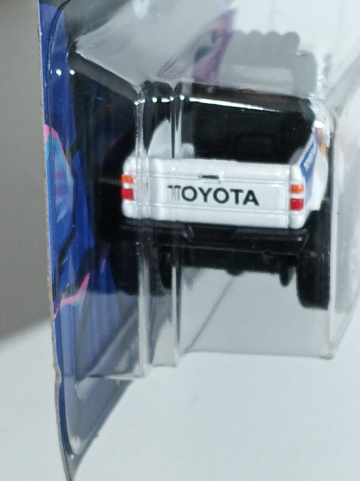 Hot Wheels #HRR98 Tubular Trucks Series #4 1987 Toyota Pickup Truck CORNERS CREA