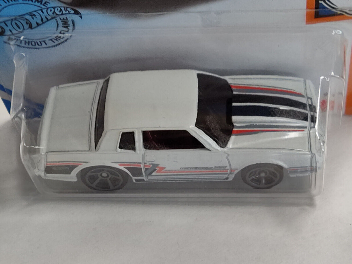 Hot Wheels #196 ML Muscle Mania Series #6 '86 Monte Carlo SS (White) BLISTER DEN