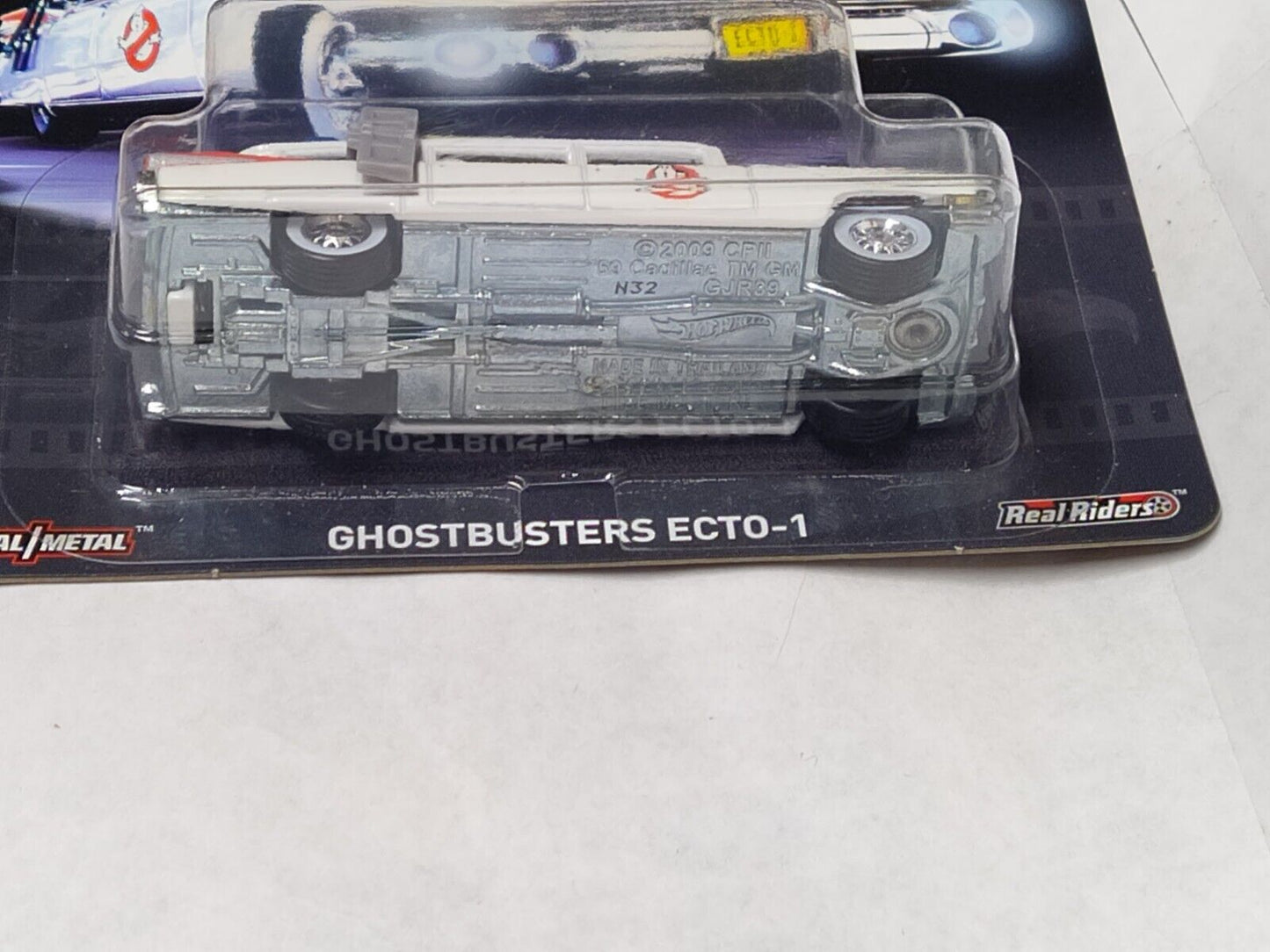 Hot Wheels GJR39 Pop Culture Ghostbusters Series Ghostbuster ECTO-1  (Box 36)