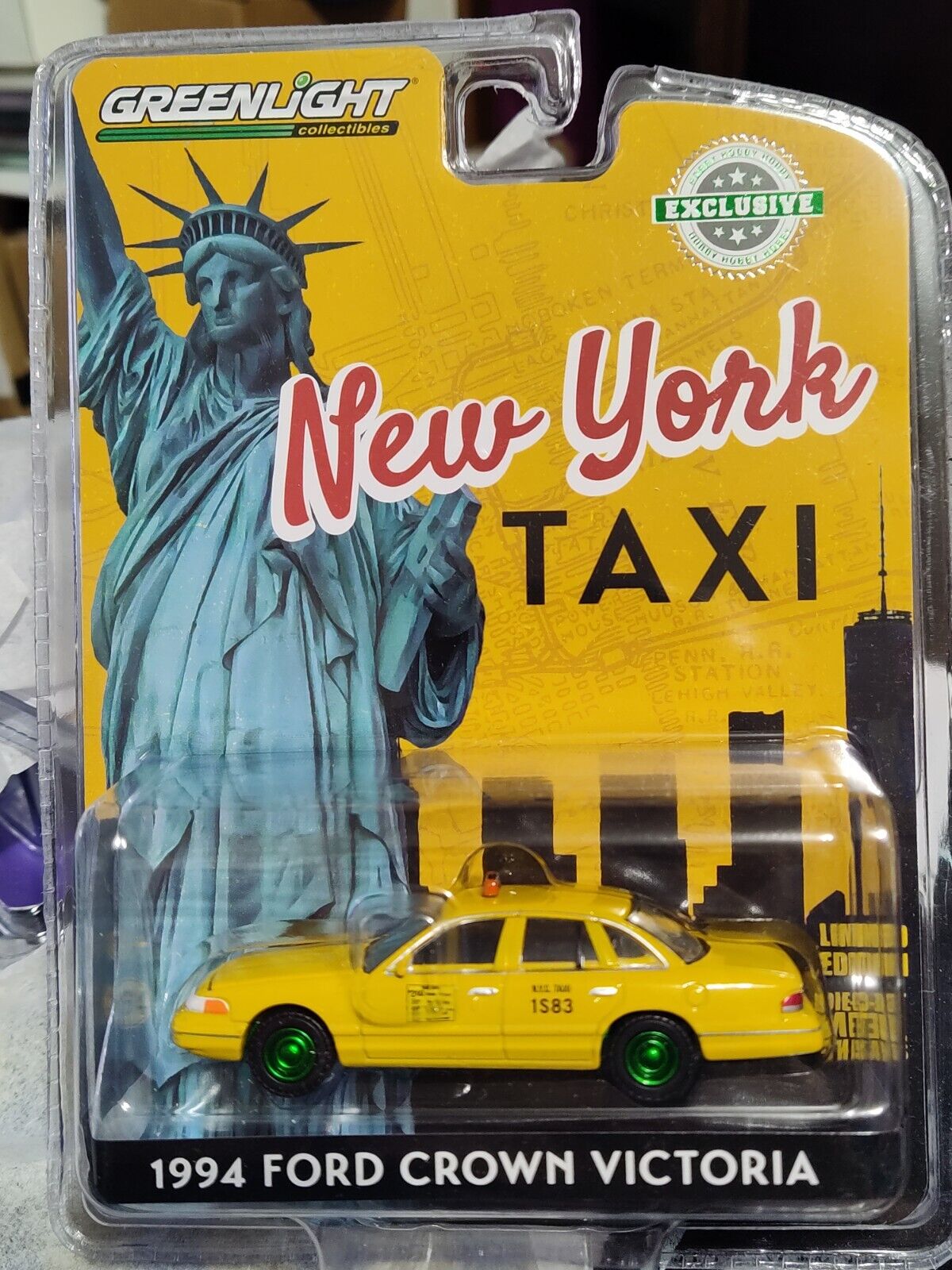 Greenlight NEW YORK CITY TAXI 1994 Ford Crown Victoria CHASE Green Machine