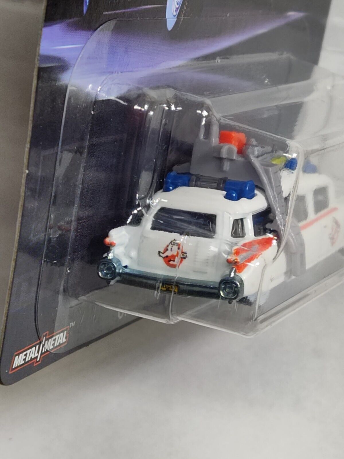 Hot Wheels GJR39 Pop Culture Ghostbusters Series Ghostbuster ECTO-1  (Box 36)