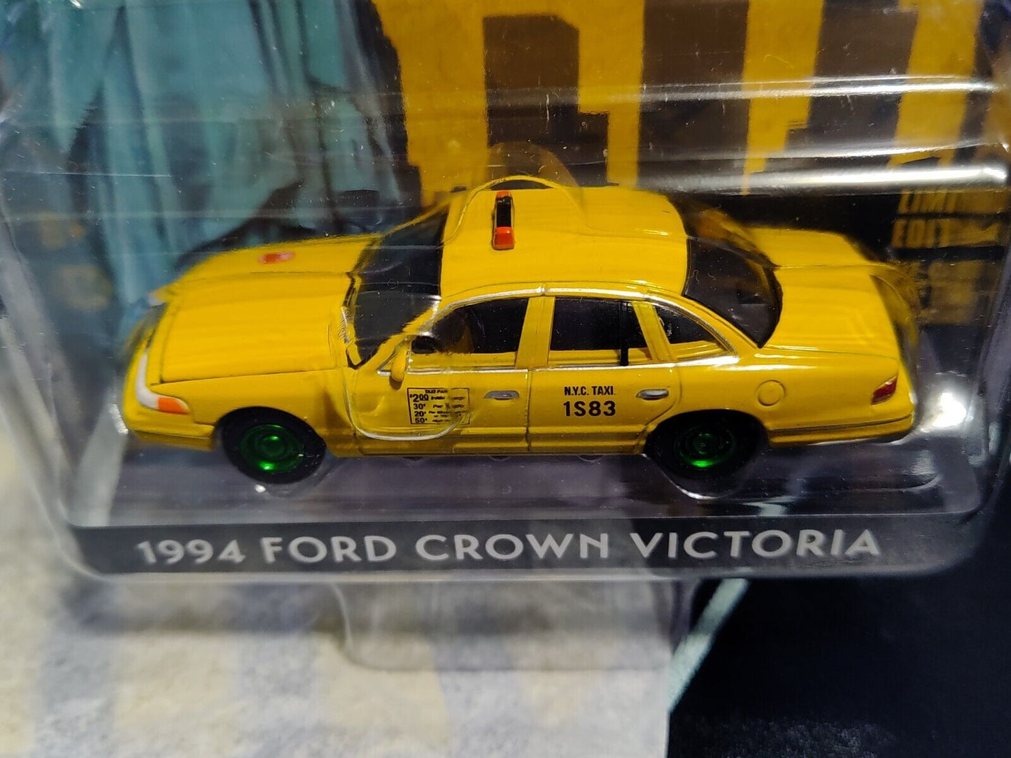 Greenlight NEW YORK CITY TAXI 1994 Ford Crown Victoria CHASE Green Machine