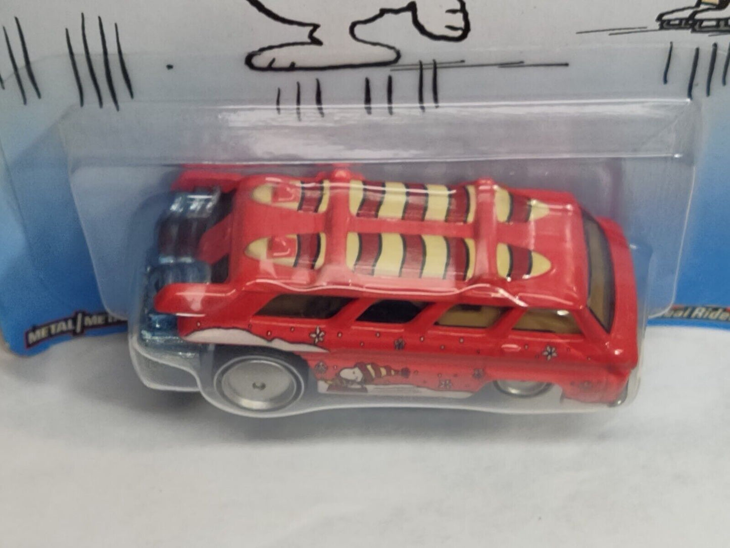 Hot Wheels DWH14 PEANUTS Custom Chevy Greenbrier Sport Wagon CARD BENT (Box 13)