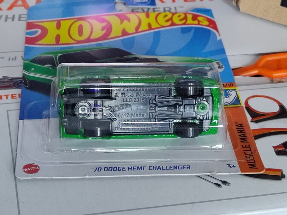 Hot Wheels #123 Muscle Mania Series #4 '70 Dodge HEMI Challenger PGHK CREASED(O)