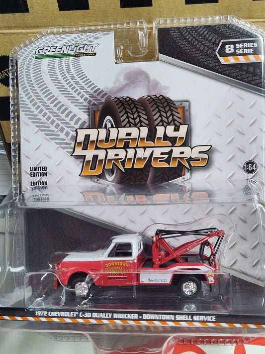 GreenLight Dually Srivers Series 1972 Chevy C-30 Wrecker- Downtown SHELL Service