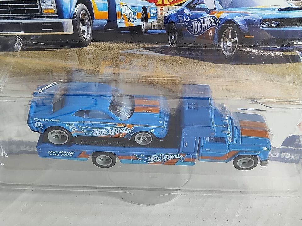 Hot Wheels Team Transport Series #30 '18 Dodge Challenger SRT Demon and Retro Ri