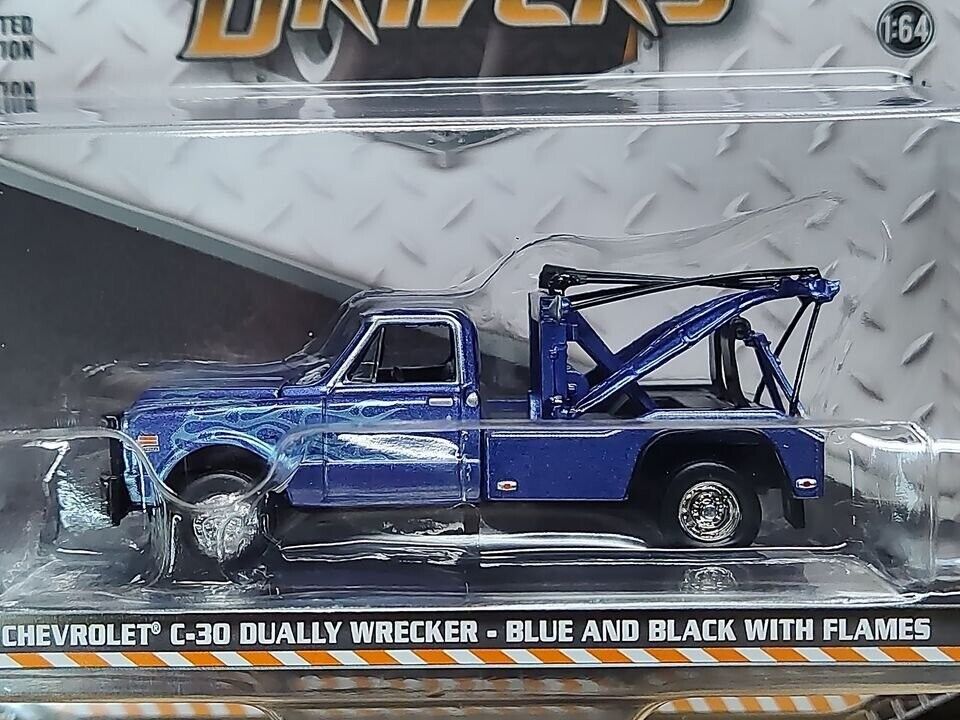 GreenLight Dually Drivers Series 1969 Chevrolet C-30 Wrecker   1:64 Scale