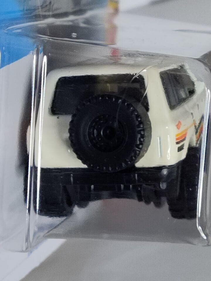 Hot Wheels #204 Then and Now Series #3 Toyota Land Cruiser 80 BLSTR WRINK(Wall 2