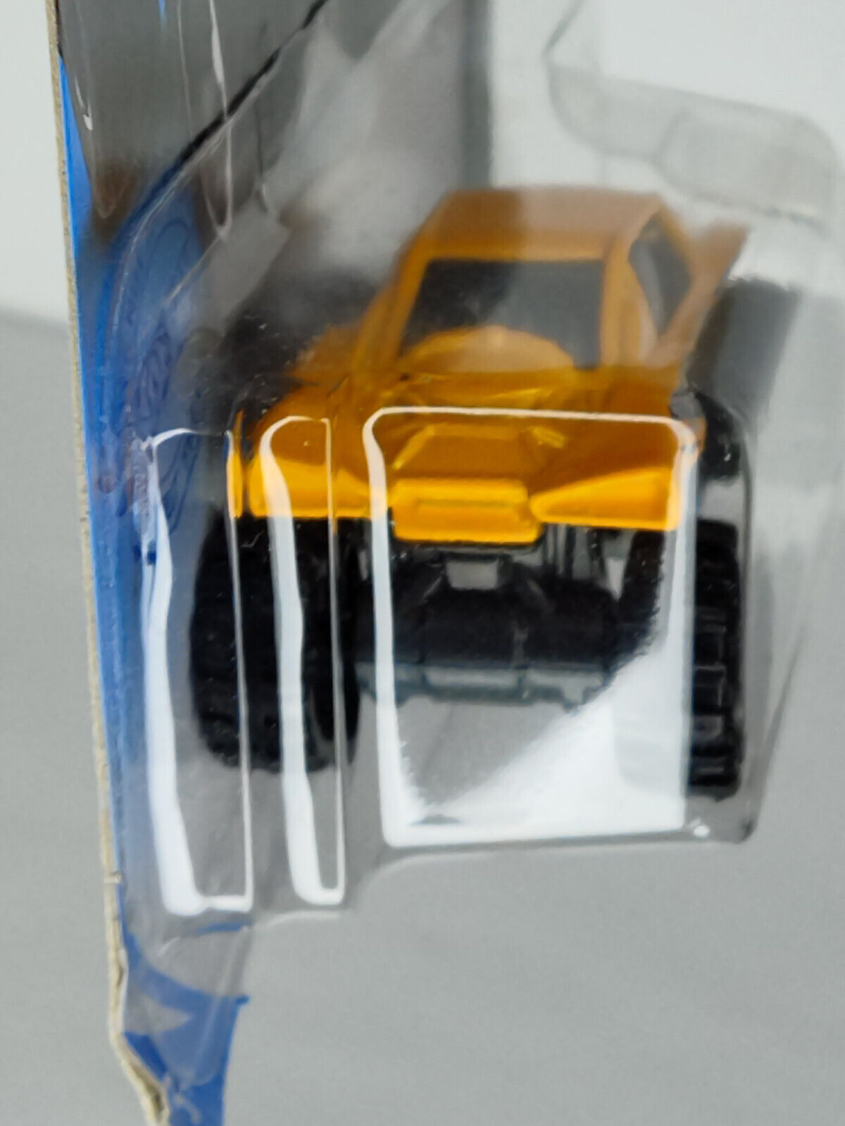 Hot Wheels #116 Mainline Getaways Series #4 Twinning N Winnin CORNER BENT/CREASE