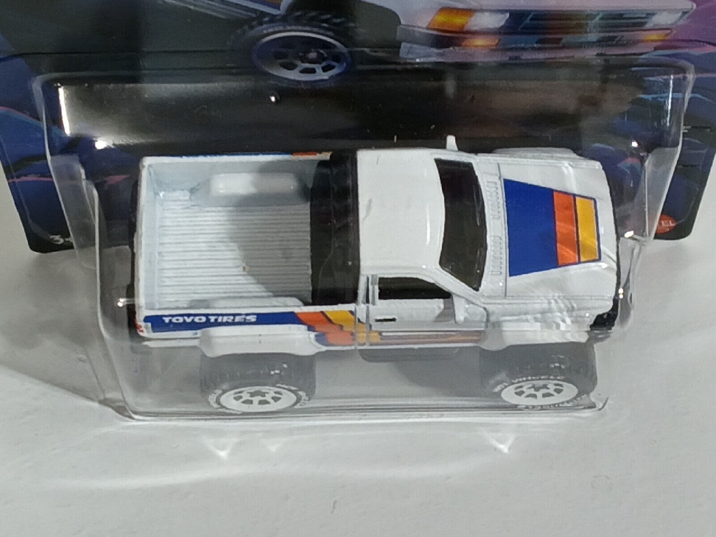 Hot Wheels #HRR98 Tubular Trucks Series #4 1987 Toyota Pickup Truck CORNERS CREA