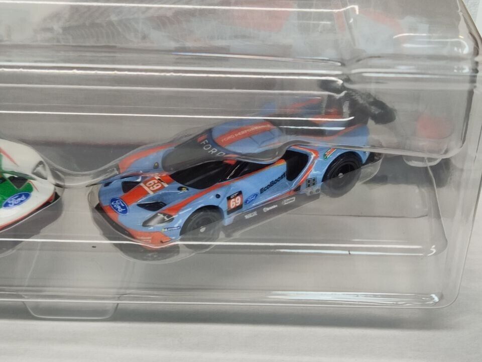 Hot Wheels HCY72 2 Pak Prem '16 Ford GT #67(CASTROL)'16 Ford GT SIDES WRINKLED