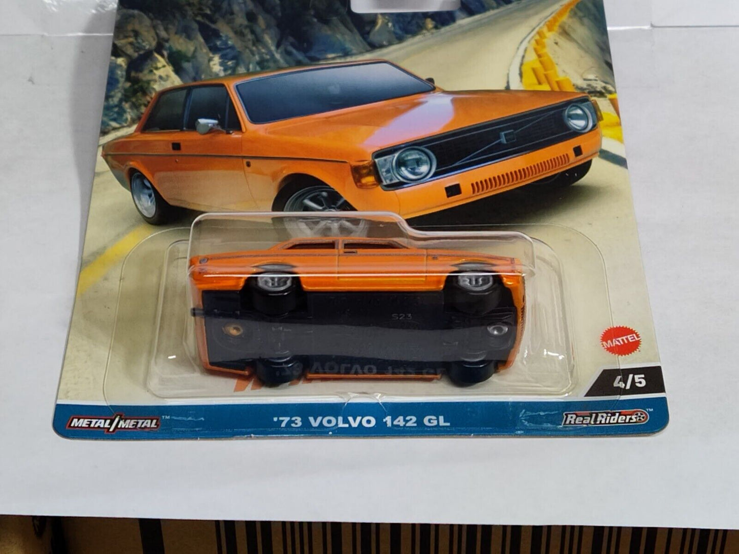 Hot Wheels HKC53   Canyon Warriors Series #4  '73 Volvo 142 GL  (Box 13)