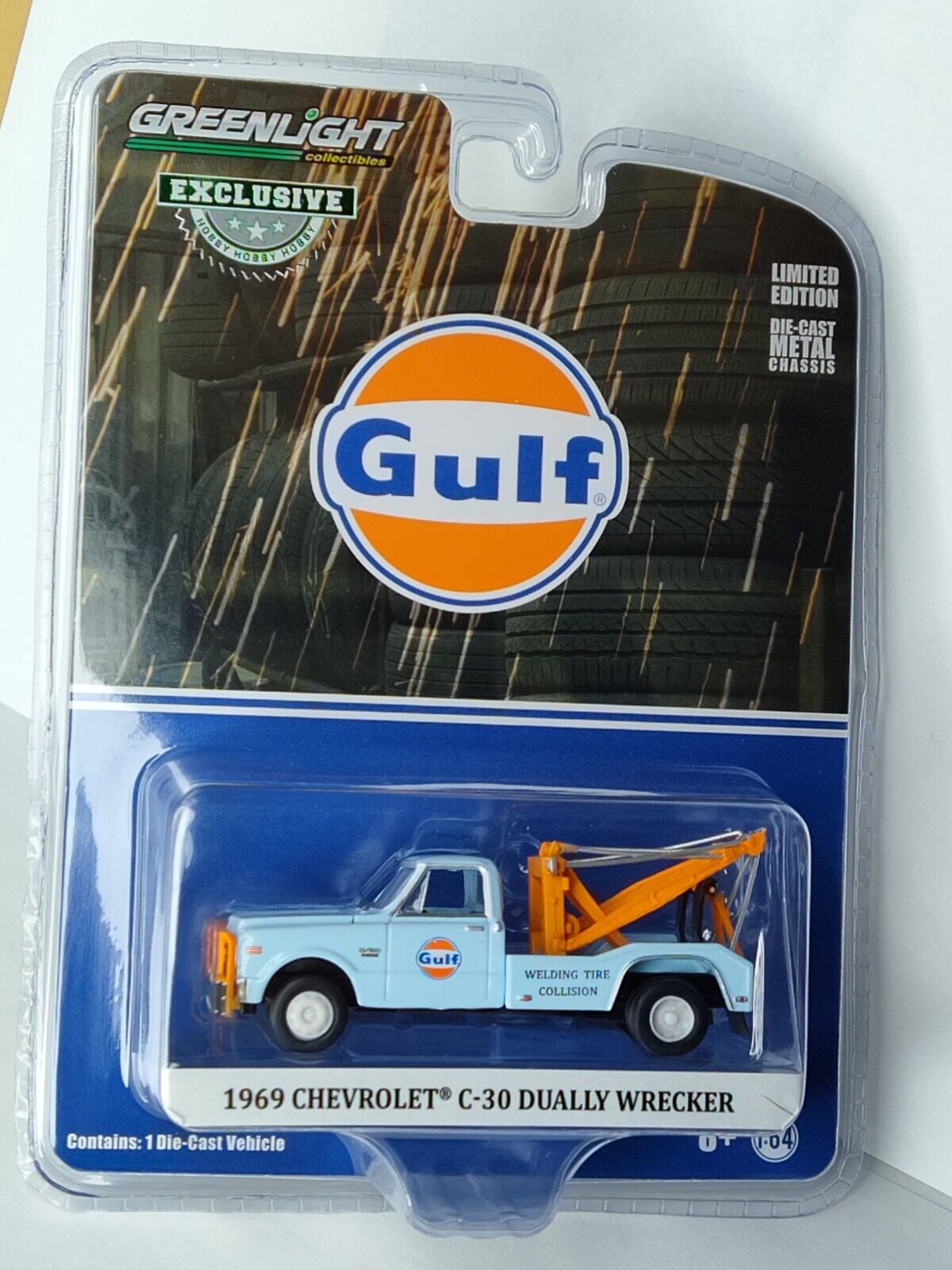 Greenlight GULF 1969 Chevy C-30 Dually Wrecker. Non functionaling wrecker