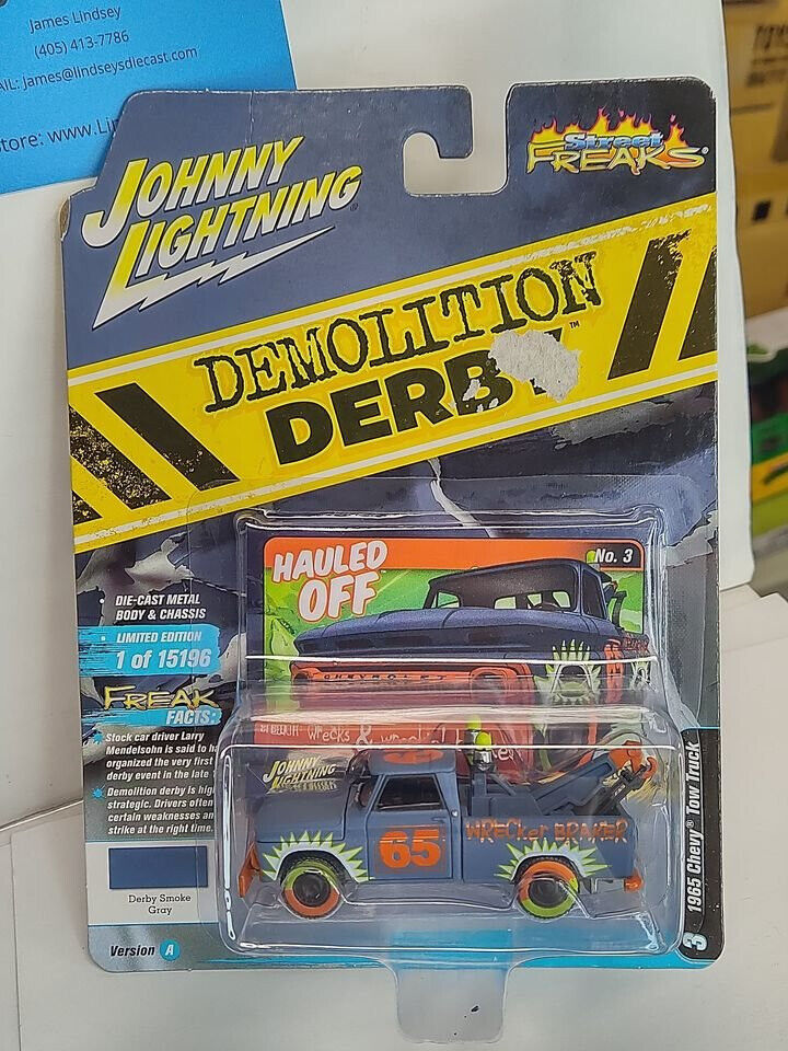 Johnny Lightning JLSF022 Demolition Derby Series 1965 Chevy Tow Truck CRD BD SHP