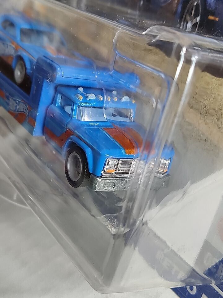 Hot Wheels Team Transport Series #30 '18 Dodge Challenger SRT Demon and Retro Ri