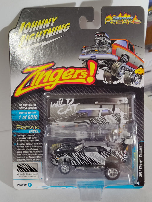 Johnny Lightning Zingers 2011 Chevy Camaro PEGHOOK CREASED