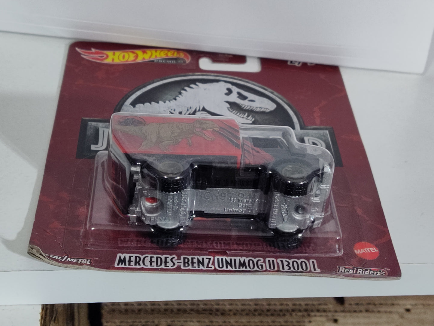 Hot Wheels HCN97 Jurassic World Series #2  Mercedes Benz Unimog U 1300L CORNERS BADLY CREASED (Box 78)